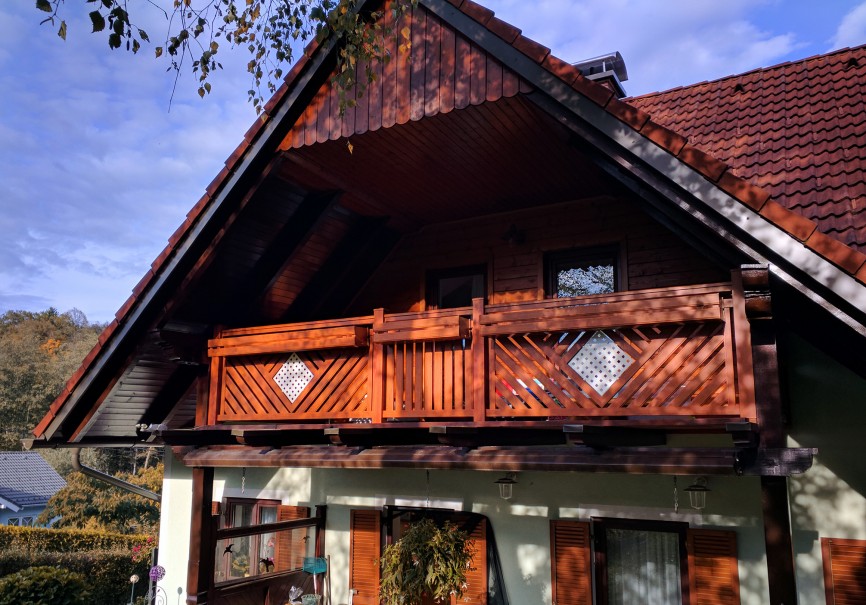 Alubalkon Holzoptik "Goldene Eiche" - Fam. Macher, Mellach