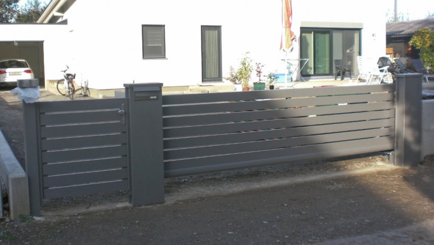 Fam. Moser aus Klagenfurt, Schiebetor