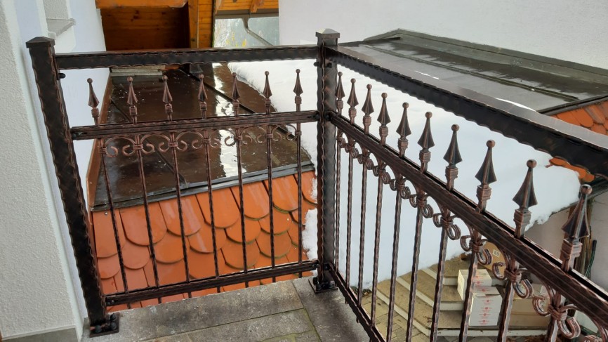 Alubalkon Schmiede-Alu Spitzen gehämmert